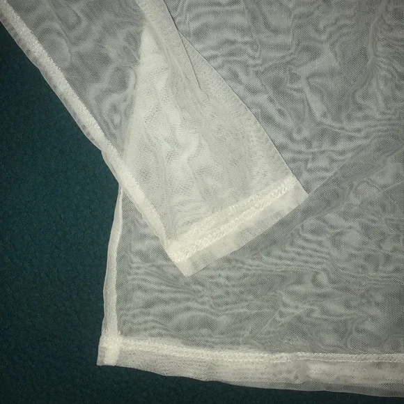 White mesh button up top - Picture 3 of 4